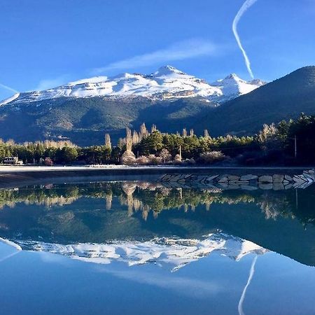 Roca Nevada Suites Villanua Bagian luar foto