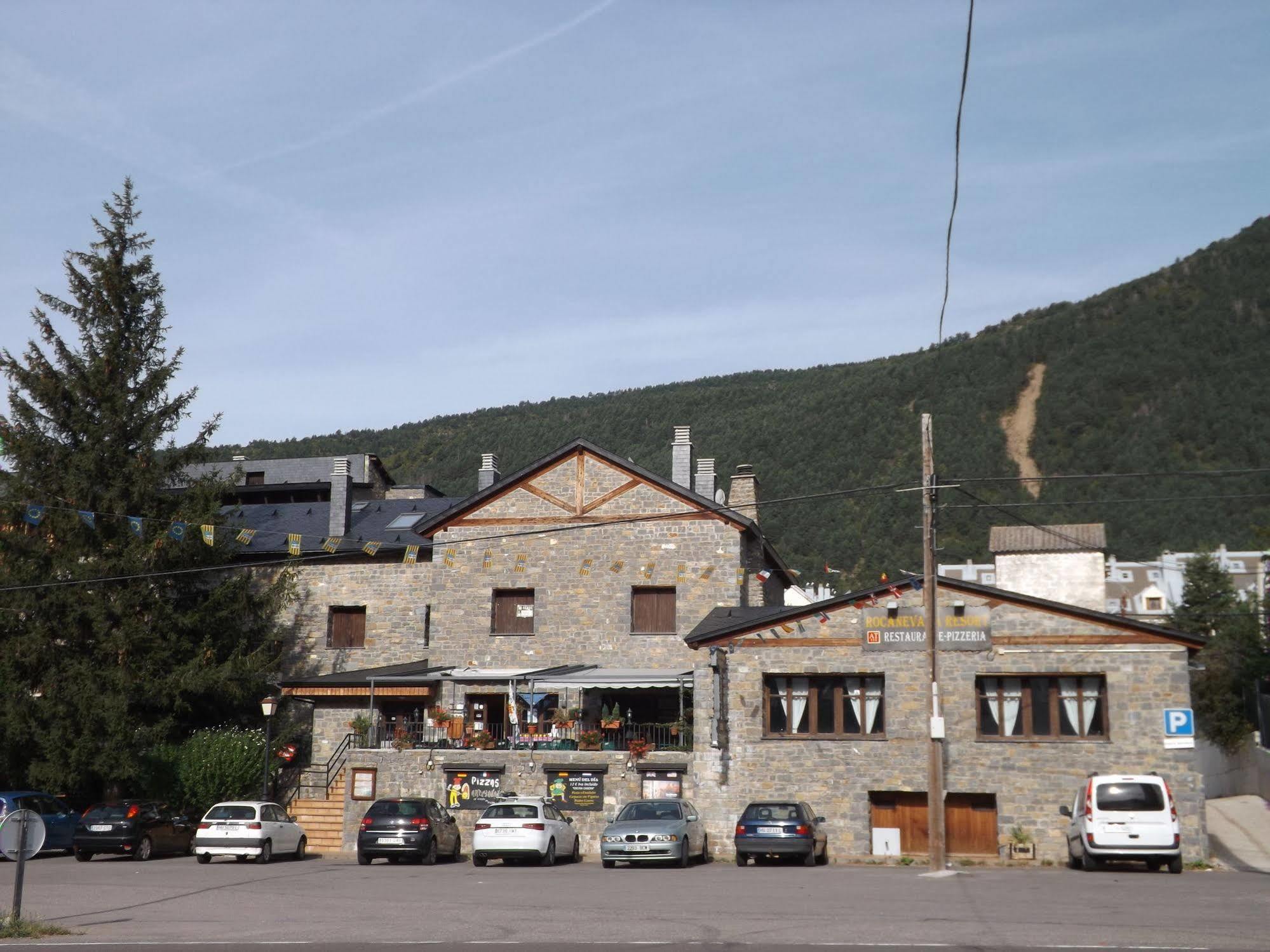 Roca Nevada Suites Villanua Bagian luar foto