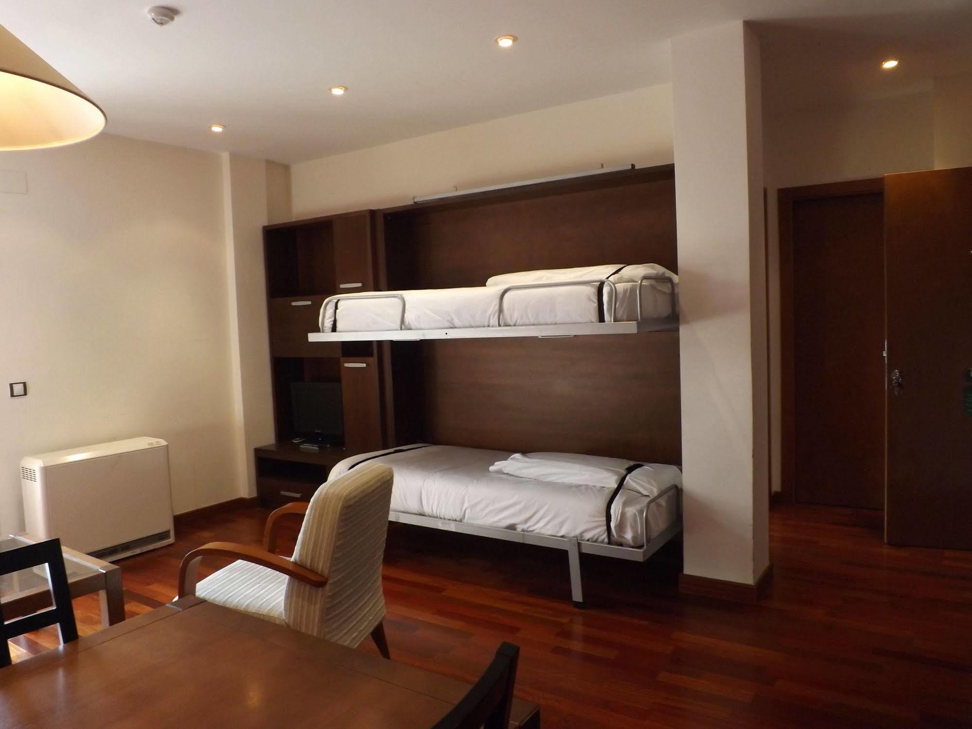 Roca Nevada Suites Villanua Bagian luar foto